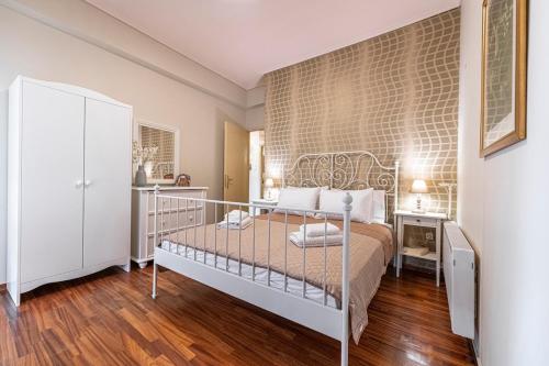 Modern 2BR Apt with View 2 King Beds & 1Gbps Fiber Internet