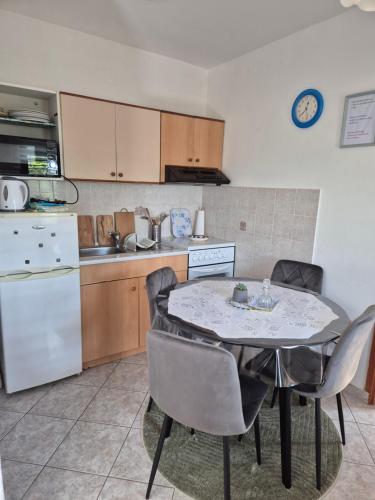 Lovely 2-bedroom apartment in Novi Vinodolski