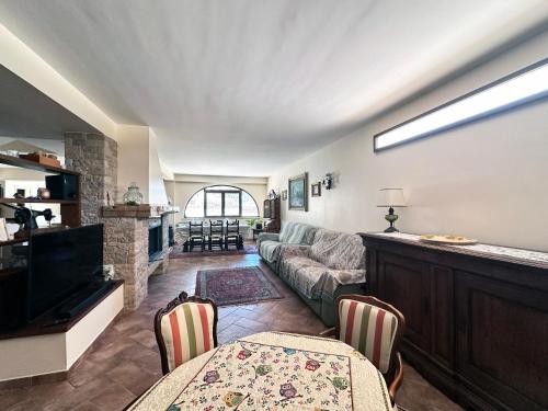 a living room with a couch and a tv at Linda's Retreat B&B in Fiano Romano