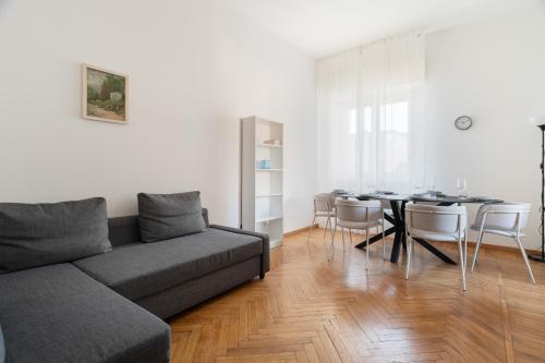 Missori Via Torino Trilocale nel cuore di Milano