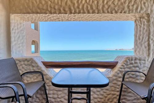 a bar with chairs and a view of the ocean at Unique Oceanfront with Epic Sunsets Pinacate 202 in Puerto Peñasco