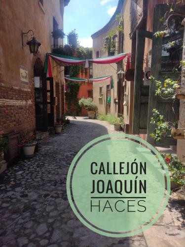 a sign that reads calension at LOFT Casa Bonita en Val'Quirico in Tlaxcala de Xicohténcatl
