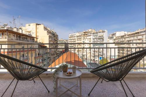 Skyline 3BR, Thessaloniki City Center, 8 Guests