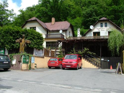 Gallery image of Restaurant a penzion Pod Draci skalou in Karlštejn