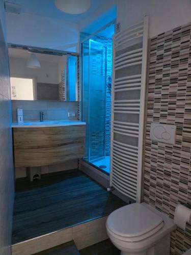 a bathroom with a toilet and a sink at B&B Fede e Natura in Caposele