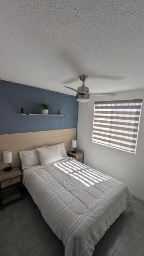 a bedroom with a large bed and a window at Acogedora Casa in El Sauzal