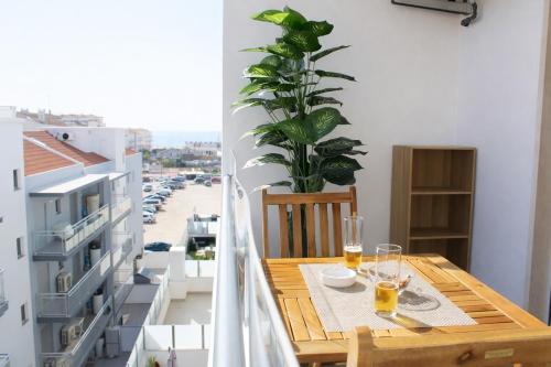 Cantinho do Século - Sunny 2BR Near Bus Station