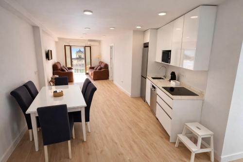 Apartamento con parking y vistas a iglesia histórica Centro Córdoba