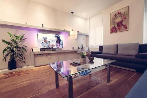 Designer 1BR Apartment in the City Centre