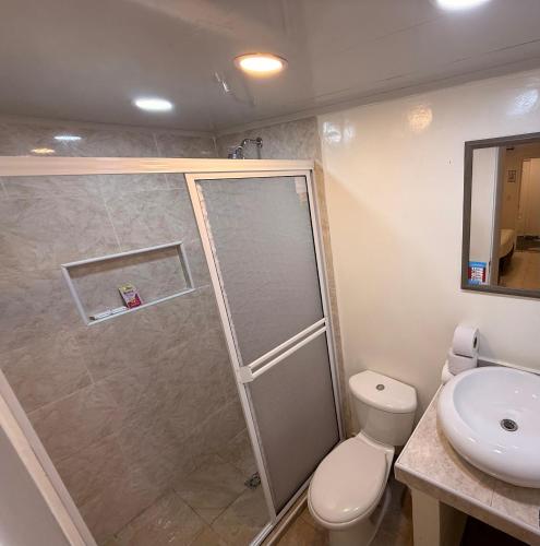 Ванна кімната в Holiday Sai Hotel