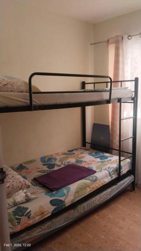 two bunk beds with a quilt on the bottom bunk at Hanna's Condo at Sanremo Oasis in Cebu City