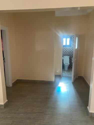 an empty room with a toilet in a bathroom at Amie's Villa Apartment in Jarbang