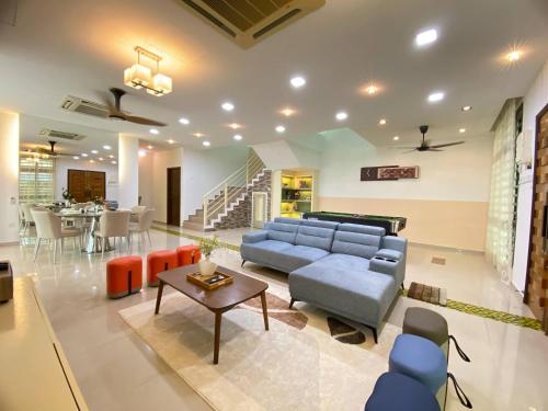 a living room with a couch and a table at Ruma Relaxz by Jeffery Lam Home Management in Malacca