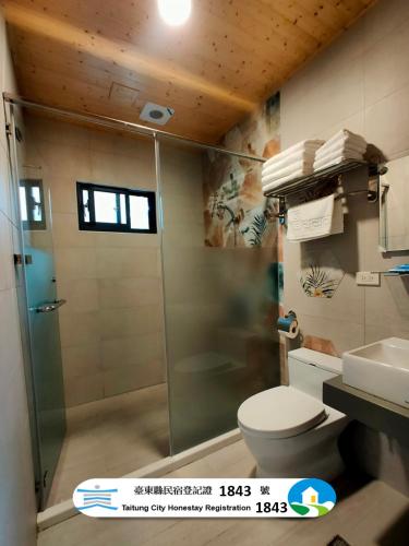 a bathroom with a shower and a toilet and a sink at 山淺民宿 Yamasaki Old House in T'ai-pin-ts'un