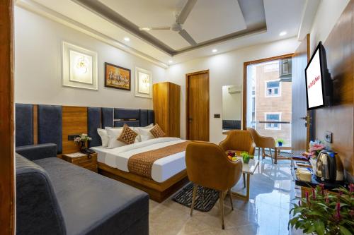 a hotel room with a bed and a couch at Hotel The King Palace Free Pick up From Nizamuddin Railway Station in New Delhi