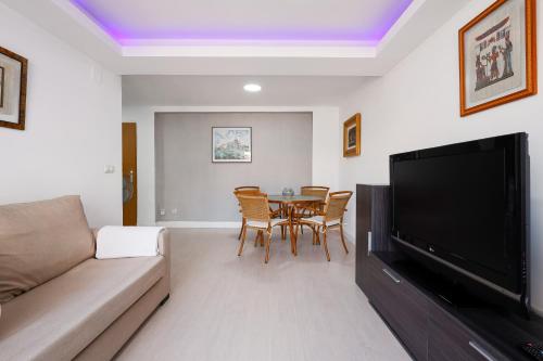 C34 Cosy 4 bdr apt close to Maria Zambrano