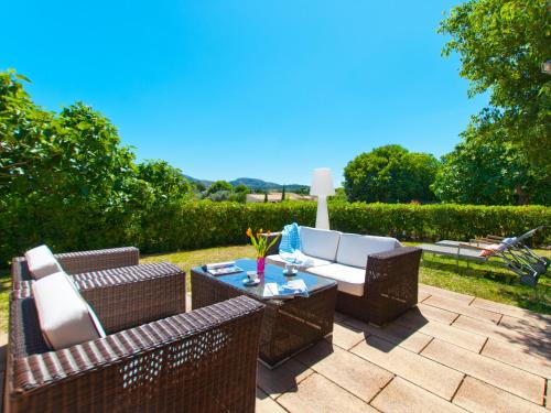Villa Barcares Petit con piscina y amplios jardines, para 6, by BeBreeze