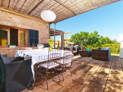 Villa Barcares Petit con piscina y amplios jardines, para 6, by BeBreeze