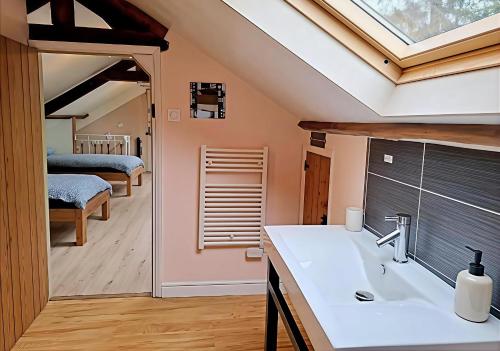a kitchen with a sink and a vaulted ceiling at Cottage Les Séquoias de l'Oust Clim mobile in Malestroit