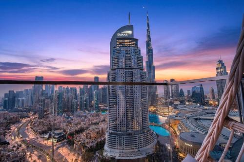 Esteemed 3-and-a-Half BR in Boulevard Point, FULL Burj View