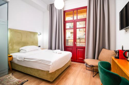 The Maroon Bottle Hotel — Balcony/Terrace