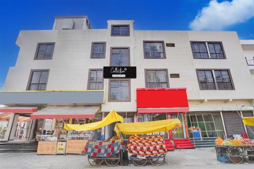 a building with a store in front of it at Super OYO Collection O Prayag Railway Junction in Colonelganj