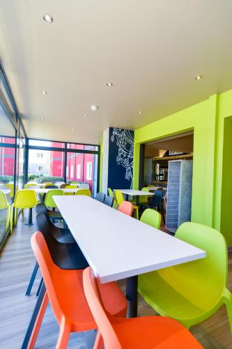 Coin salon dans l'établissement ibis budget Strasbourg La Vigie