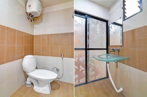 two pictures of a bathroom with a toilet and a sink at FabHotel Demattrie Budget in Kolkata