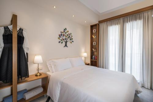 Soul of Sun - Spacious Luxury 90sqm Apartment, 2 Bathrooms, Chania Center, Private Parking Available 900m