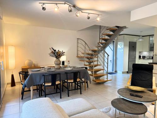 Spacieux duplex de standing avec piscine & parking