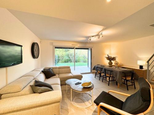 Spacieux duplex de standing avec piscine & parking