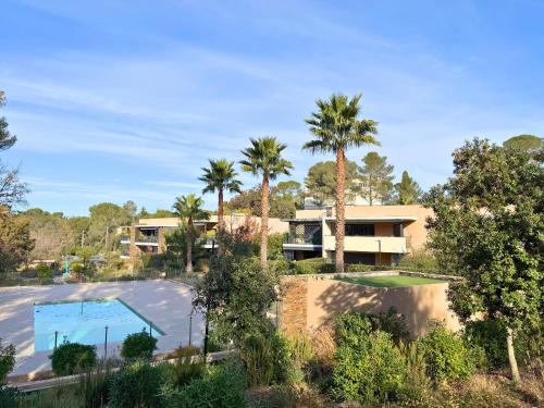 Spacieux duplex de standing avec piscine & parking