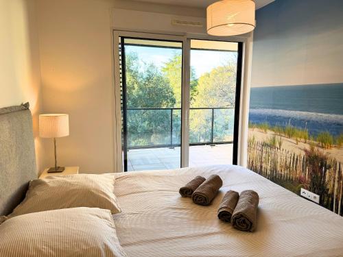 Spacieux duplex de standing avec piscine & parking