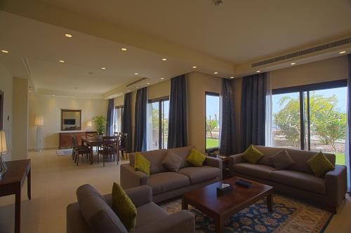 Posezení v ubytování Royal L'azure Resort