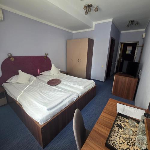 a hotel room with a bed and a table at Conacul Domnesc in Suceava