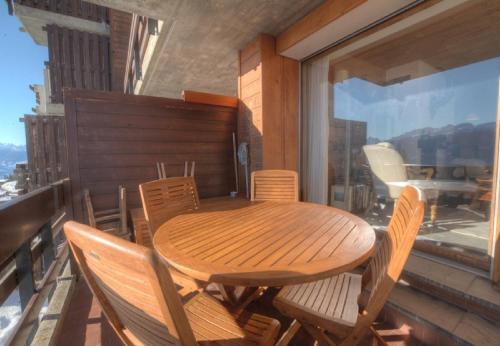 Appartement Gemeaux 204 sur la place du Village a Anzere avec vue sur les Alpes