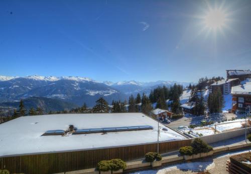Orion 208 au centre a Anzere avec vue sur les Alpes