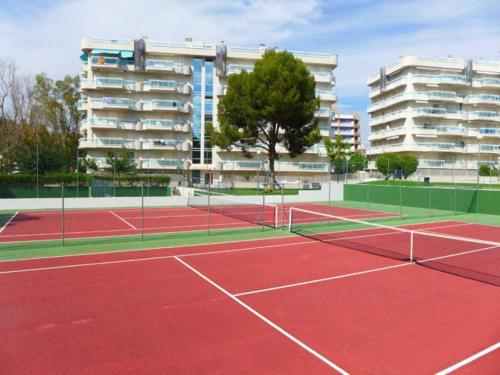 Larimar, piscina y deportes en Salou
