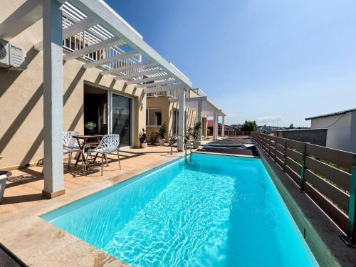 Seaside Pool Villas