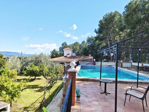 Foto Buenas vistas y privacidad, tranquila y fresca villa en el bosque de Valencia con una magnífica piscina de 80m2 1