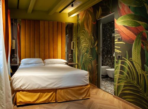 a bedroom with a bed and a bath room at Hotel Campiello in Venice