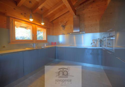 Chalet Zoe a Anzere avec vue sur les Alpes