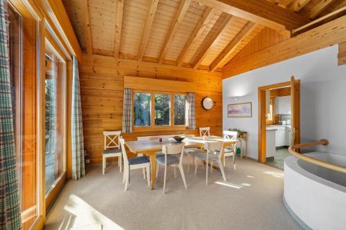 Chalet la Frenaie a Anzere avec vue sur les Alpes