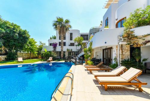 Beachside Duplex with Shared Pool - Kalkan