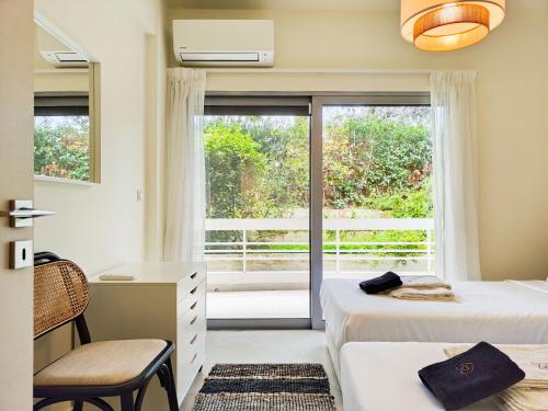 Vibrant Flat in Voula Center