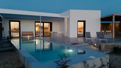 Villa Nabia Milos 4 Bedrooms Sunset view