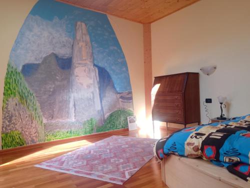 a bedroom with a painting on the wall at Gästezimmer Casa Lundo 52 - Casa dell'Estate 52 Lundo in Comano