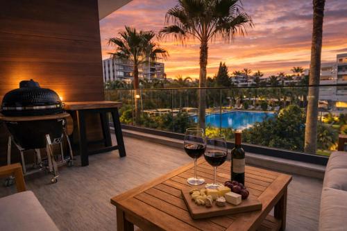 Pool View Apartment with Large Terrace 5 Min Walk to the Sea