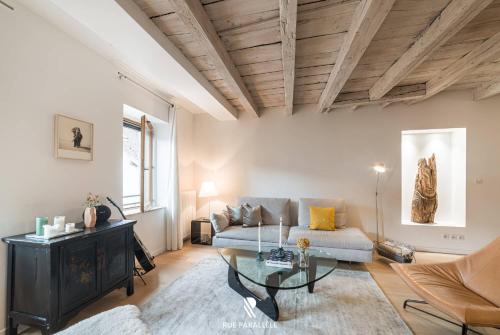 Stylish triplex gem in historic pedestrian center
