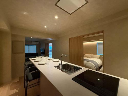 Ishiki by b hotel - Next to Station Newly Renovated 3BR with Island Kitchen